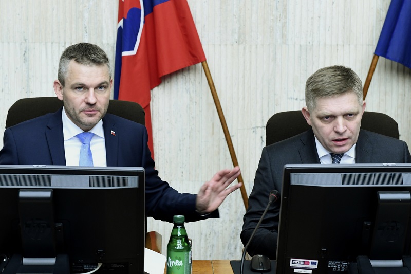 Peter Pellegrini (vlevo) nahradil na postu premiéra Slovenska Roberta Fica (vedle něj).