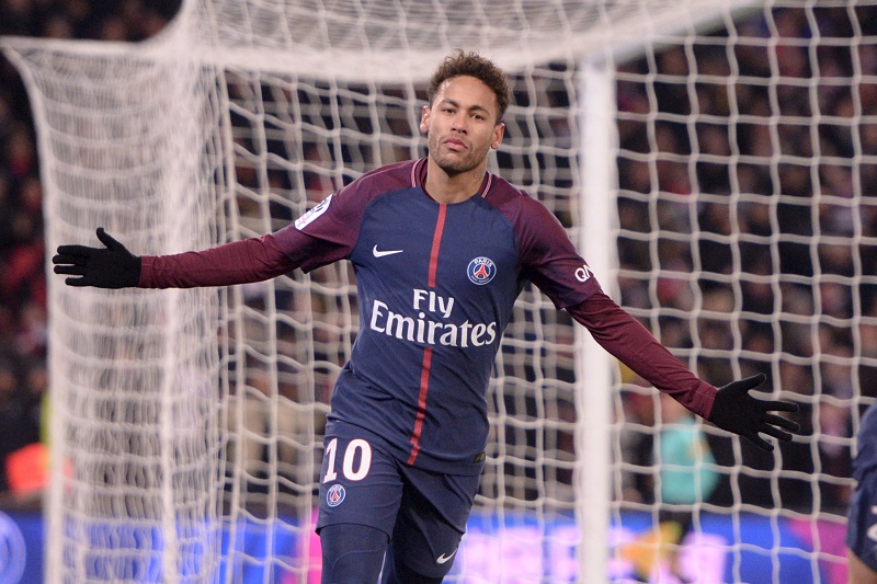 Blíží se další Neymarův přesun? Brazilská hvězda má dle zahraničních médií namířeno do Realu Madrid.