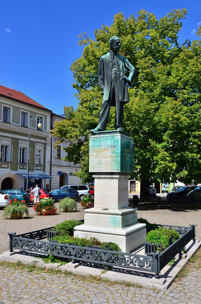 Pomník Bedřicha Smetany v Litomyšli.
