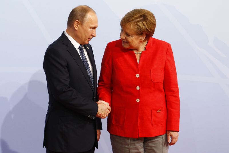 Vladimir Putin a Angela Merkelová. 