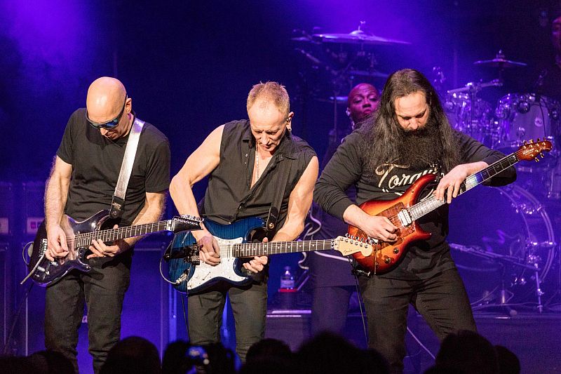 Kytaristé Joe Satriani Paul Cohen a John Petrucci.