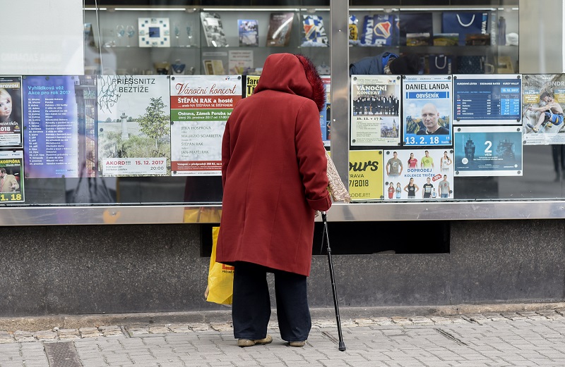 Chudobou je v Česku ohrožena více než čtvrtina seniorek nad 65 let.