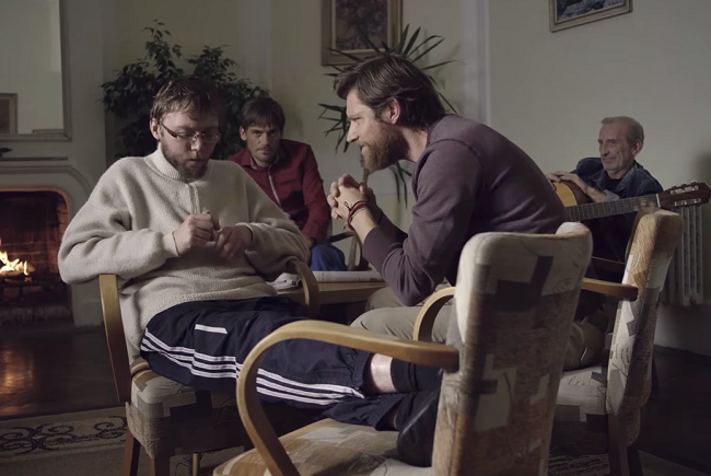 Snímek z filmu Úsměvy smutných mužů.