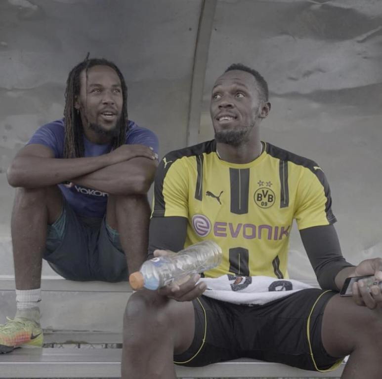 Usain Bolt si už vyzkoušel dres Borussie. 