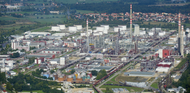 Areál kralupské chemičky na snímku z 26. září 2012.