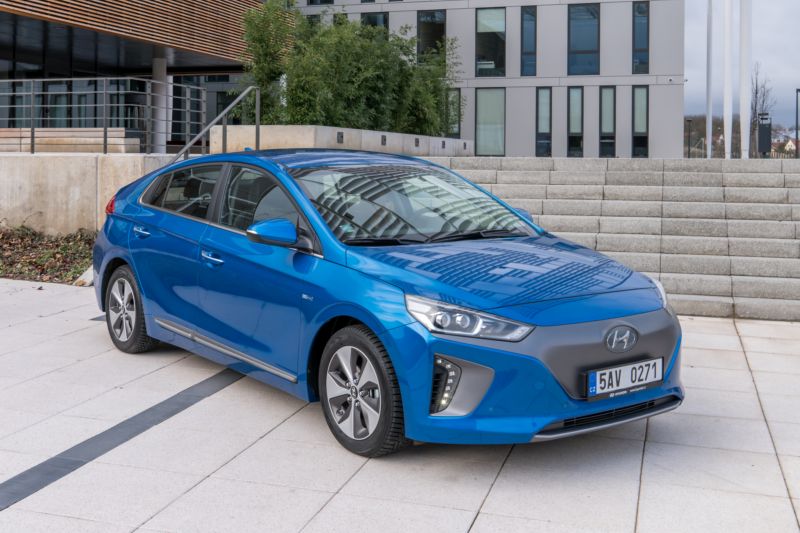Hyundai Ioniq ve verzi s čistě elektrickým pohonem.