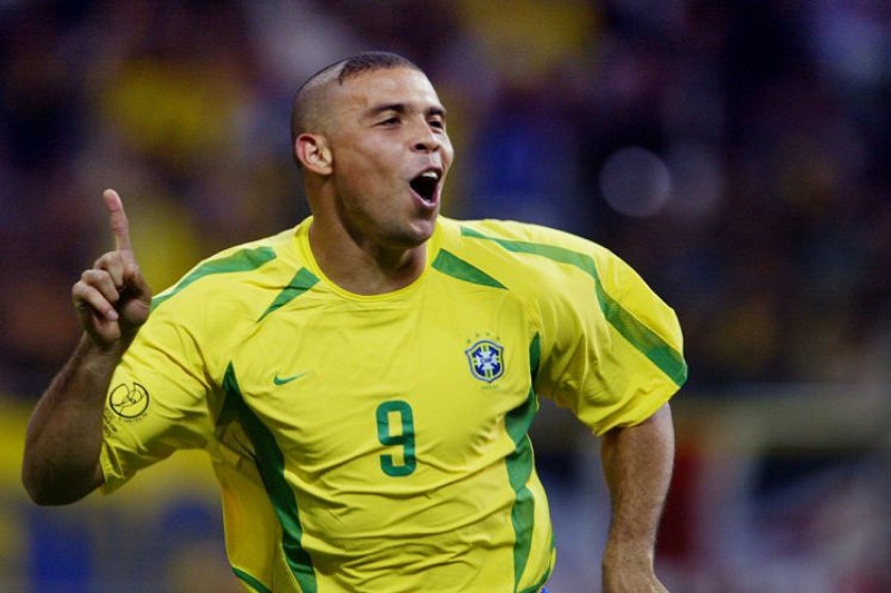 Bývalý brazilský fotbalista Ronaldo po dlouhých letech přiznal, proč jeho hlavu zdobil šílený účes.