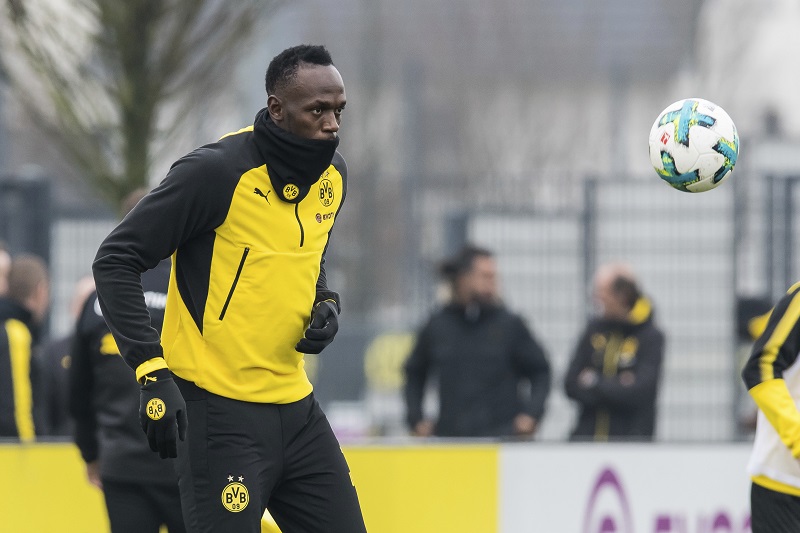 Usain Bolt absolvoval v Dortmundu další trénink a předvedl pár skvělých akcí.