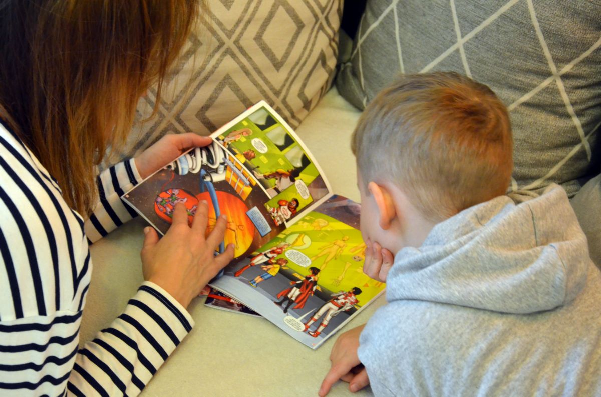 Rakovina, skleróza. Vážná onemocnění dětem vysvětlí komiks.