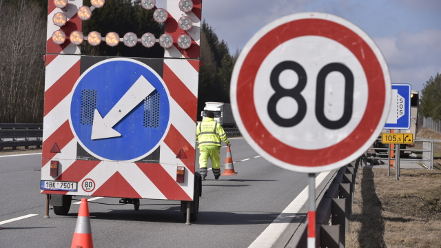 D10 u Brandýsa se večer opět uzavře kvůli bourání mostu.