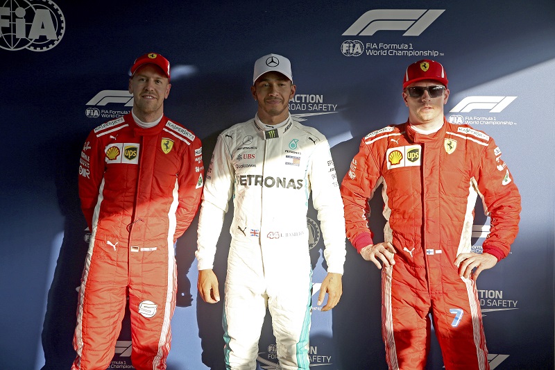 První kvalifikaci sezóny vyhrál Hamilton, za ním dva jezdci Ferrari