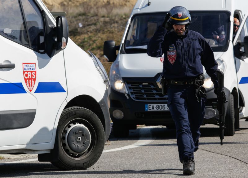 Policie zadržela muže napojeného na útočníka z jihu Francie (ilustrační foto).