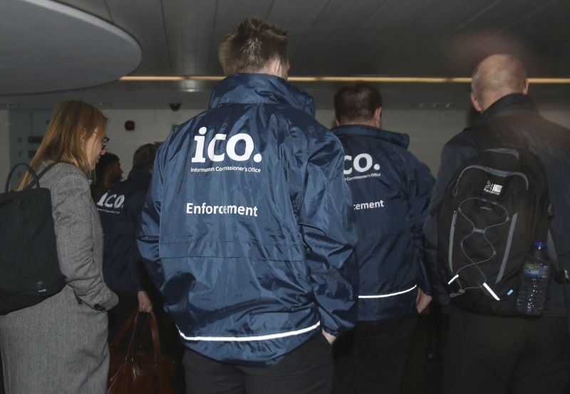 Britský úřad ICO dokončil prohlídku kanceláří Cambridge Analytica.
