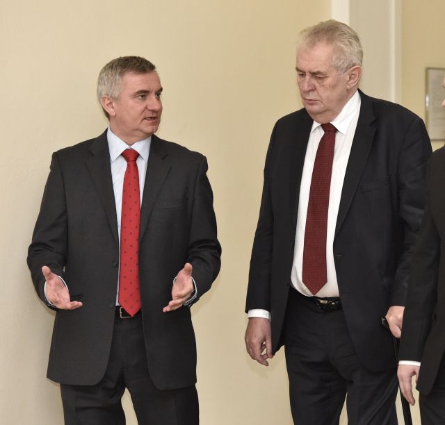 Vratislav Mynář (vlevo) a prezident Miloš Zeman.