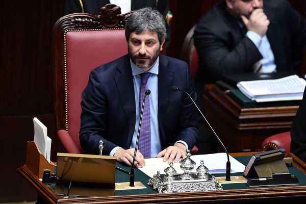 Zástupce strany Hnutí pěti hvězd (M5S) Roberto Fico.