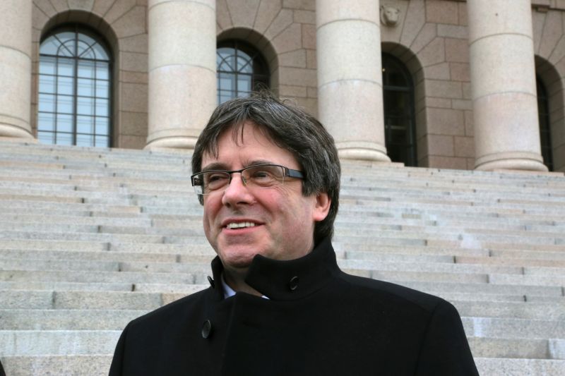 Carles Puigdemont. Carles Puigdemont.