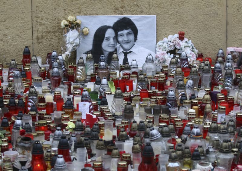 Pieta za mladého novináře J. Kuciaka a jeho přítelkyni.