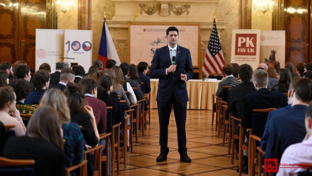 Paul Ryan na besedě se studenty. Paul Ryan na besedě se studenty.