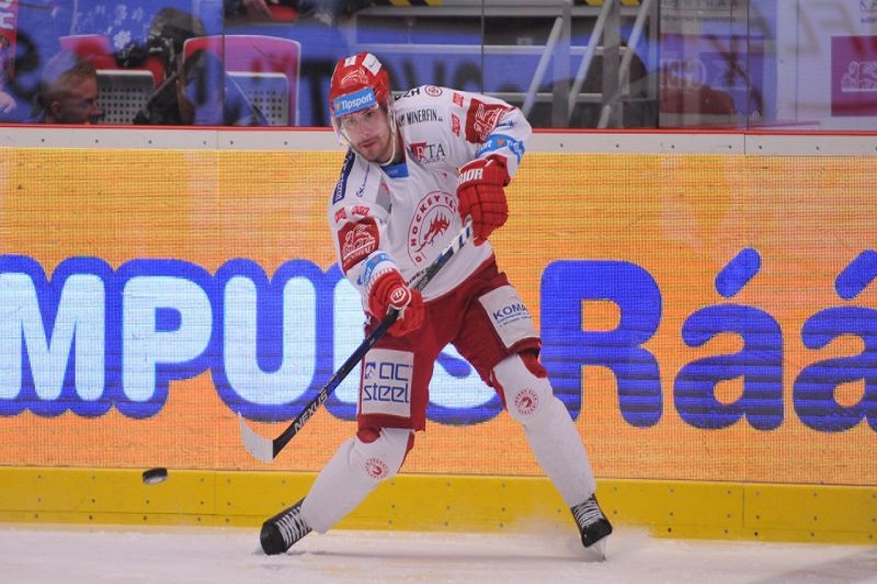 Třinecký útočník Jakub Petružálek očekává proti Hradci vyrovnaný boj.