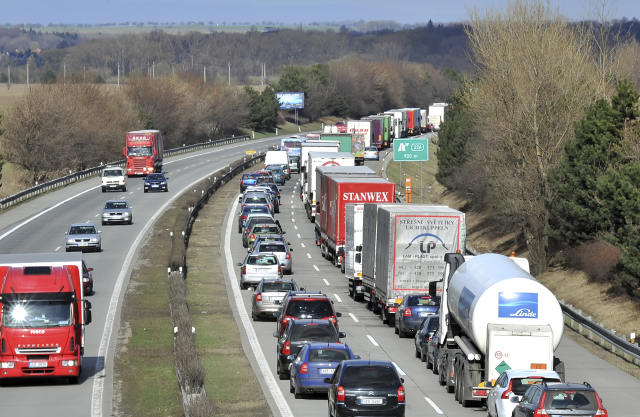 Kolona na dálnici D1 (ilustrační foto). 