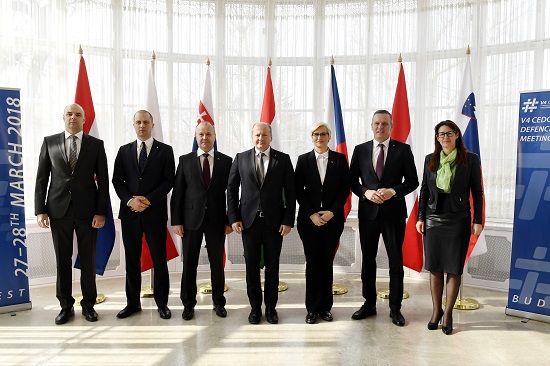 Jednání ministrů obrany zemí Středoevropské obranné spolupráce (CEDC) v Budapešti.