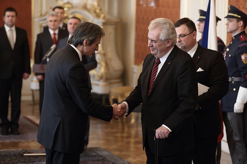 Ministr zahraničí Martin Stropnický (vlevo) a prezident republiky Miloš Zeman.