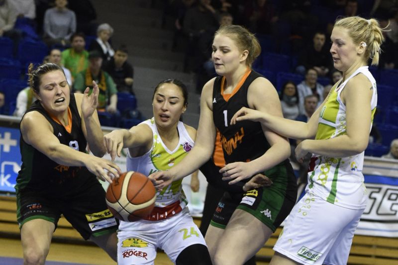 Basketbalistky KP Brna postouily do semifinále. V černém hrají Žabiny, v bílém KP. Basketbalistky KP Brna postouily do semifinále. V černém hrají Žabiny, v bílém KP.