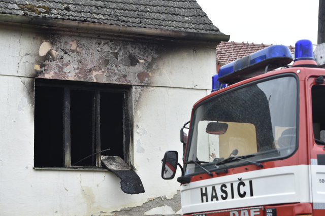 V Budějovicích uhořela žena, vzplálo na ní oblečení od cigarety.