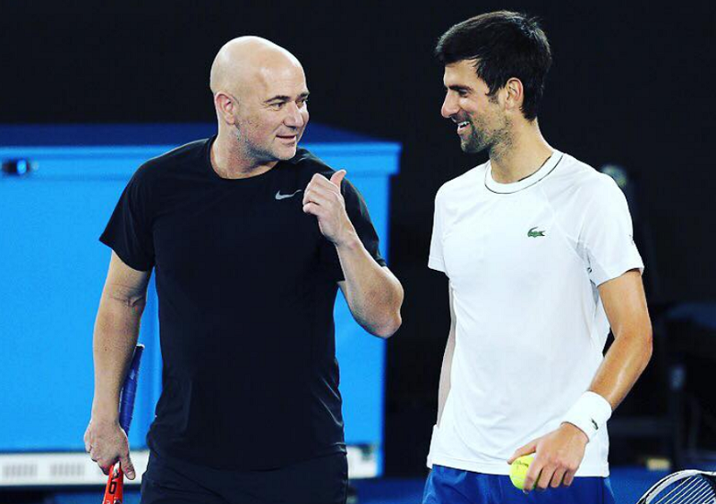 Andre Agassi se svým dnes už bývalým svěřencem Novakem Djokovičem.