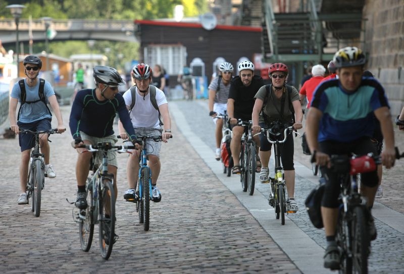 Cyklisté na pražské náplavce (ilustrační foto).
