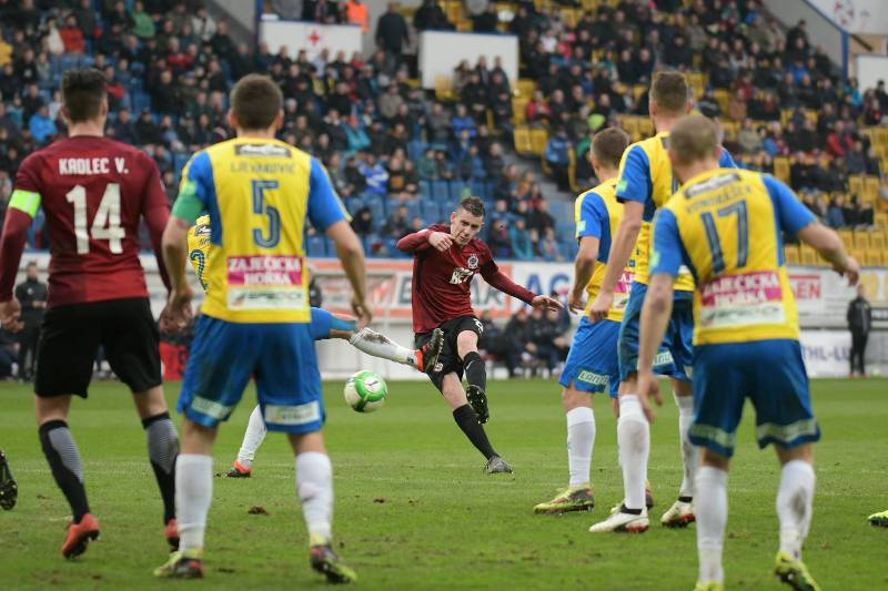 Sparťané netuší, co vězí za potížemi s druhou půlí. Sparťané netuší, co vězí za potížemi s druhou půlí.