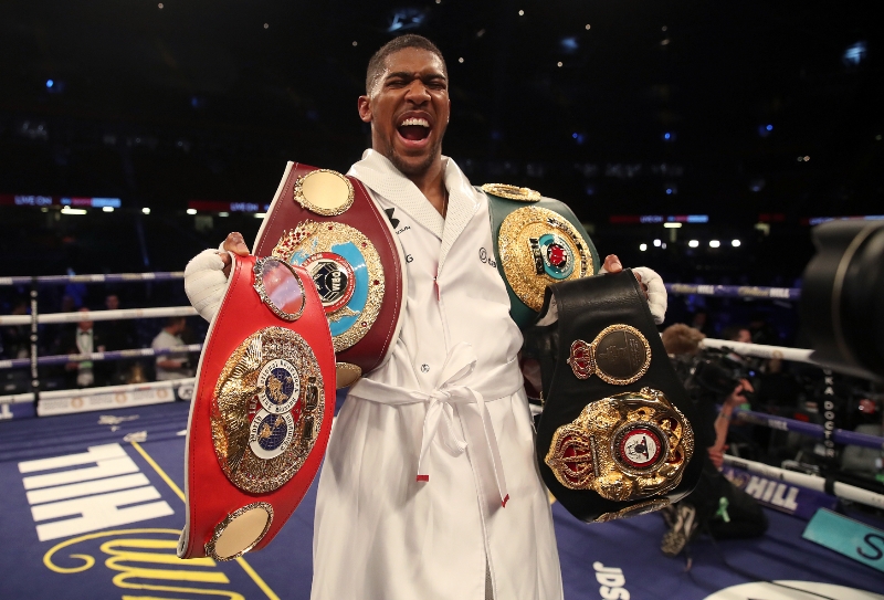 Britský boxer Anthony Joshua po vítězství nad Parkerem.