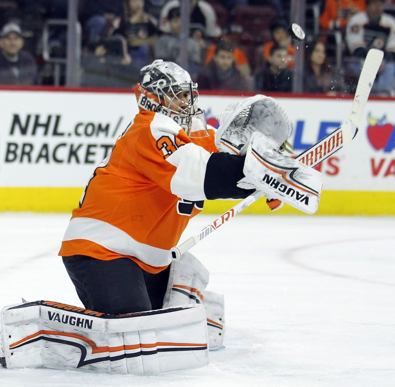 Petr Mrázek zažil v dresu Philadelphie vítězný návrat.
