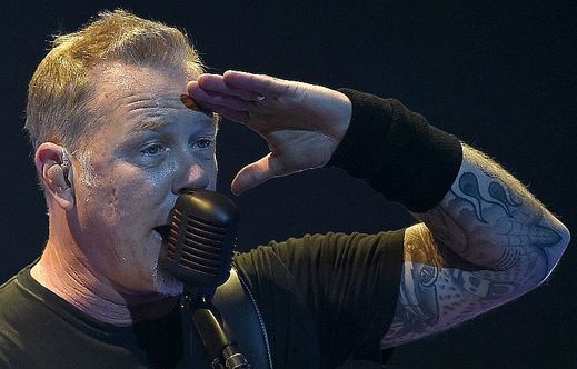 Zpěvák a kytarista James Hetfield.