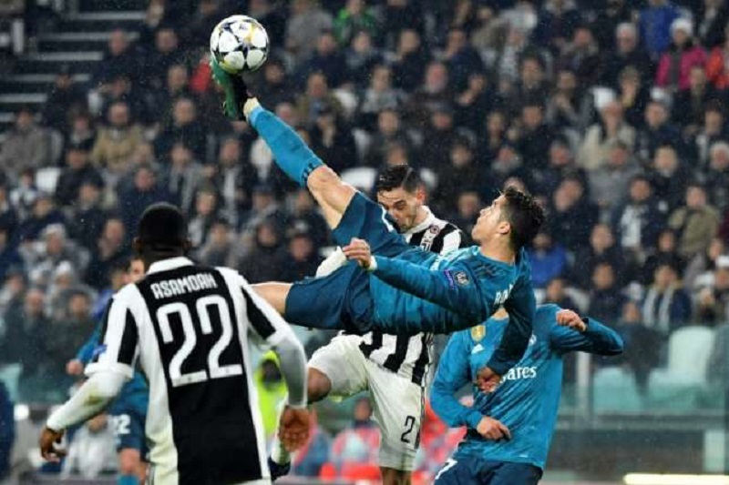 Cristiano Ronaldo vystřihl v utkání proti Juventusu parádní nůžky a vstřelil jeden z nejhezčích gólů kariéry.