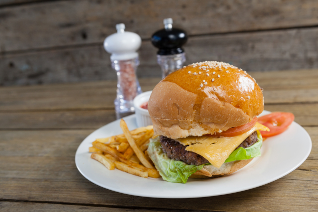 Burger (ilustrační snímek).