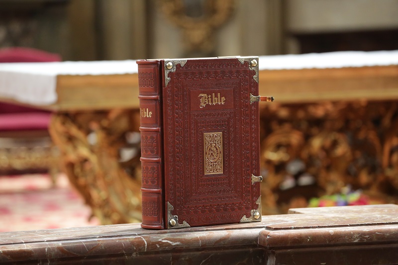 Bible je v Číně téměř nedostupná. Bible je v Číně téměř nedostupná.