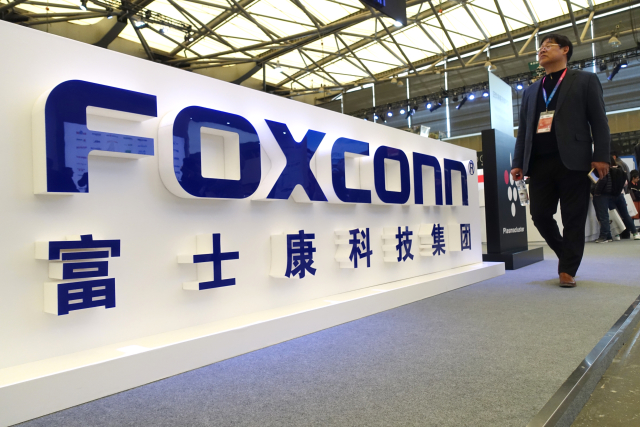 Foxconn bude vyrábět blockchainový telefon firmy Sirin.