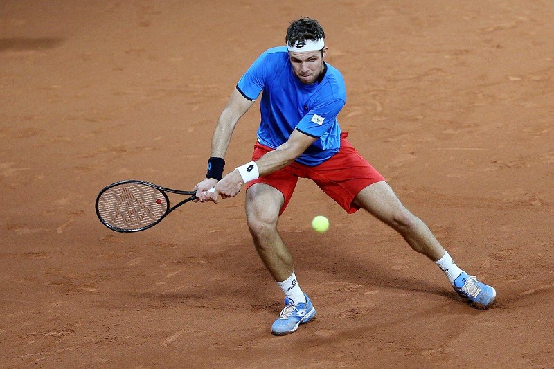 Jiří Veselý zahájí utkání Davis Cupu proti Izraeli.