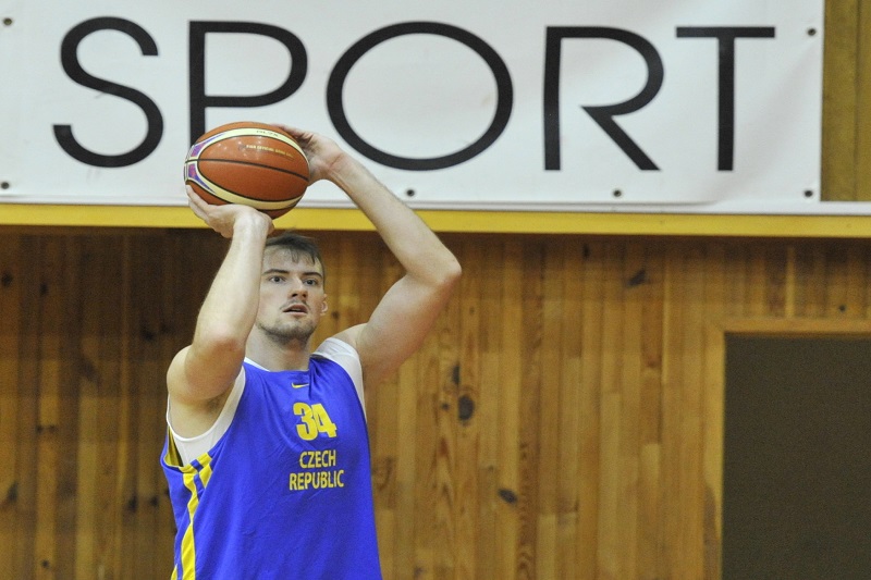 Basketbalista Ondřej Balvin byl zvolen nejlepším pivotem Evropského poháru.