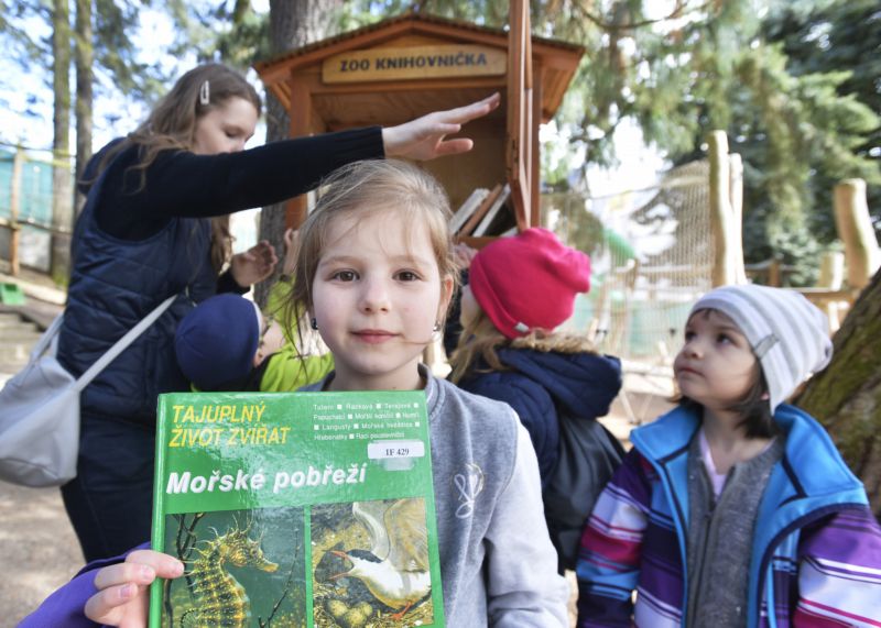 Zooknihovničky v plzeňské zoo.