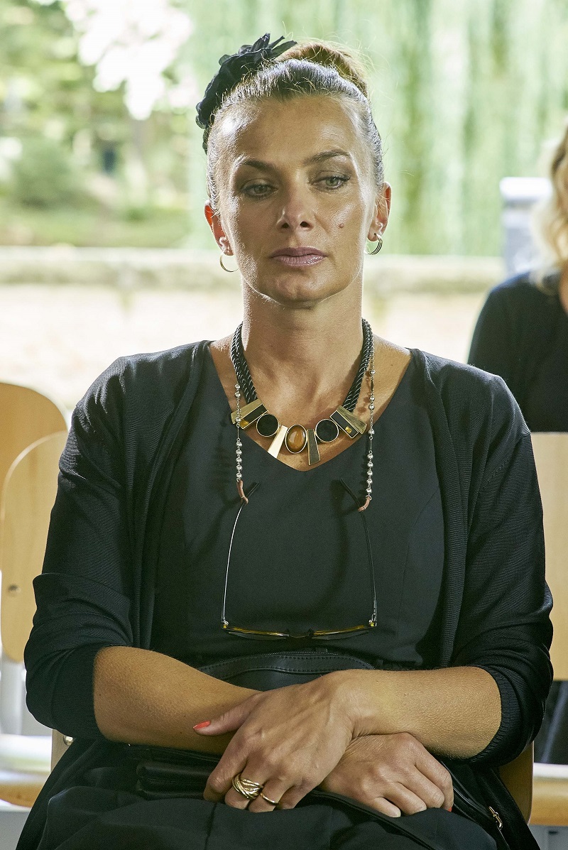 Sexy? Kdepak. Tentokrát se Alice Bendová zasekla v osmdesátkách.