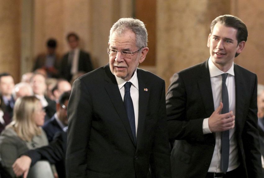 Zleva rakouský prezident Alexander van der Bellen a kancléř Sebastian Kurz.