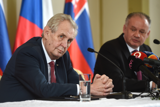 Zleva Miloš Zeman a Andrej Kiska.