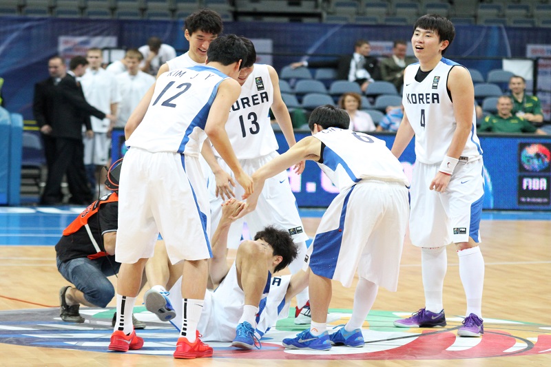 Korejská basketbalová liga změnila pravidla. Dvoumetroví zahraniční hráči už si neškrtnou.