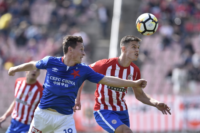 Fotbalista Slavie Jan Bořil v zápase s Brnem.