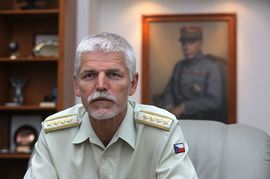 Myslím, že studená válka, jak jsme ji znali po několik desítek let, se nevrací. Na druhou stranu se soupeření neustále vyvíjí a nabývá nových forem," říká Petr Pavel.