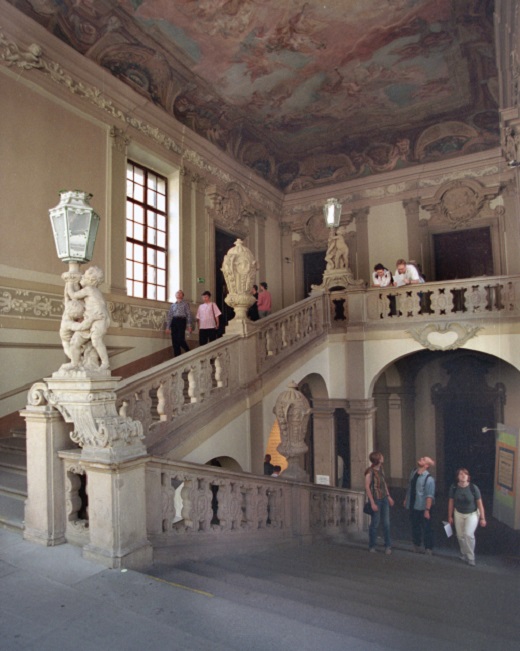Schodiště Clam-Gallasova paláce v Husově ulici.