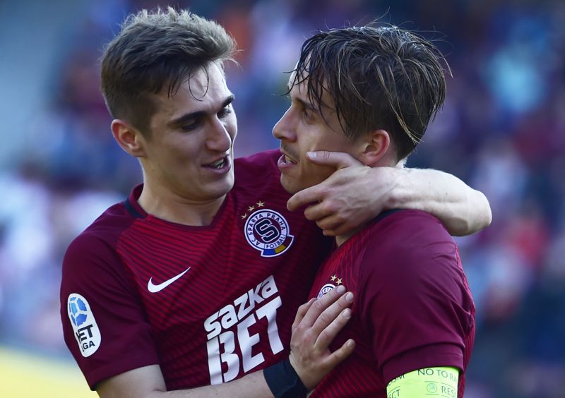 Bogdan Vatajelu (vlevo) se o víkendu vrátil do sparťanské sestavy.