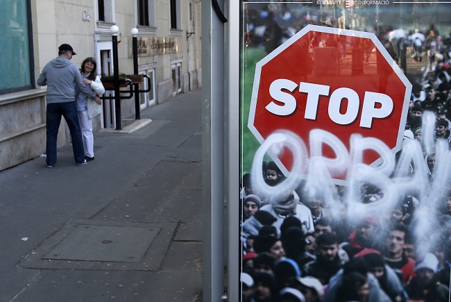 Antiimigrační billboard v Maďarsku.